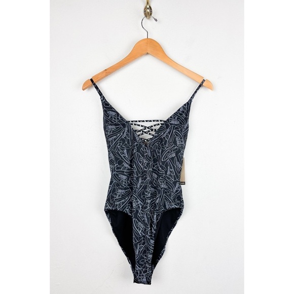 NWT Nike Sneakerkini 2.0 Allover Print One Piece Swimsuit Sz L - Picture 5 of 13